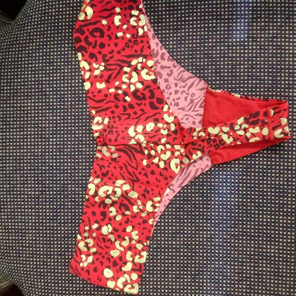 NWT Victoria's Secret Thong - Picture 2 of 5